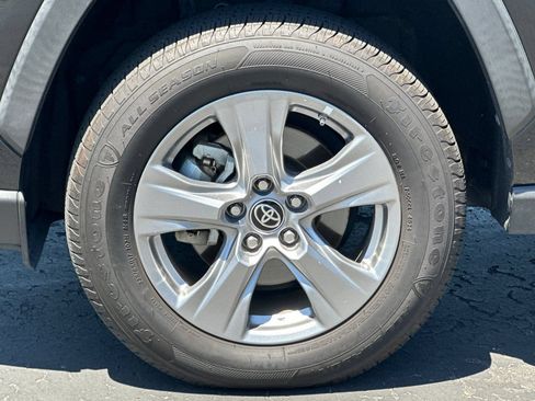 Certified 2022 Toyota RAV4 LE AWD/4WD image 45