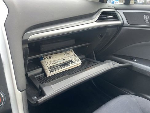 Used 2015 Ford Fusion SE image 35