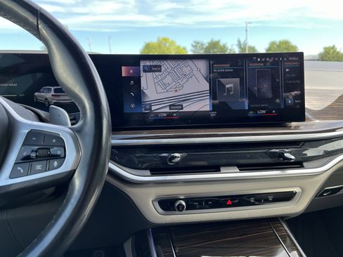 Used 2023 BMW X7 xDrive40i w/ Executive Package AWD/4WD image 32