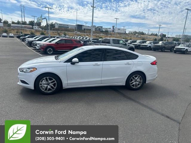 Used 2018 Ford Fusion SE w/ Fusion SE Technology Package FWD image 4