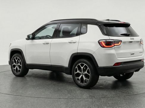 Used 2025 Jeep Compass Limited image 6