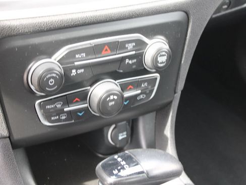 Used 2022 Dodge Charger SXT RWD image 12