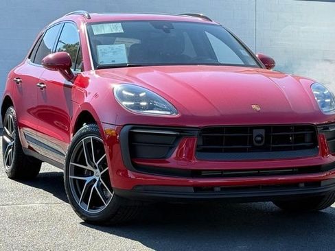 Used 2025 Porsche Macan AWD/4WD image 7