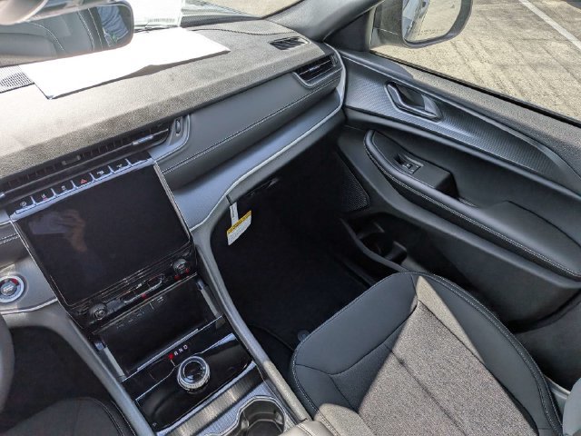 New 2027 Jeep Grand Cherokee Laredo RWD image 18