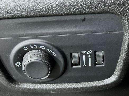 Used 2025 Jeep Grand Cherokee Altitude AWD/4WD image 16