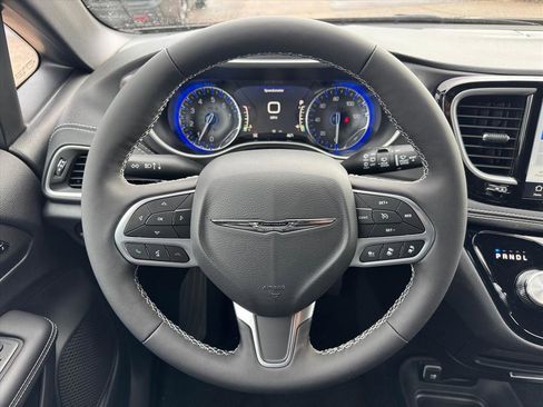 New 2026 Chrysler Pacifica Select AWD/4WD image 13