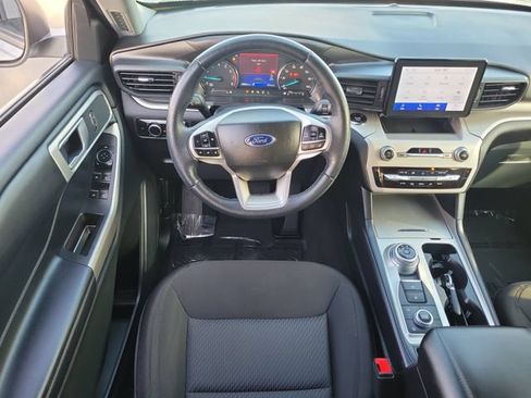 Used 2023 Ford Explorer XLT AWD/4WD image 7