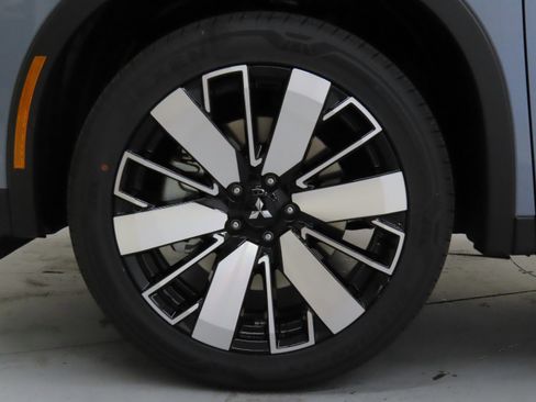 New 2025 Mitsubishi Outlander SE image 26