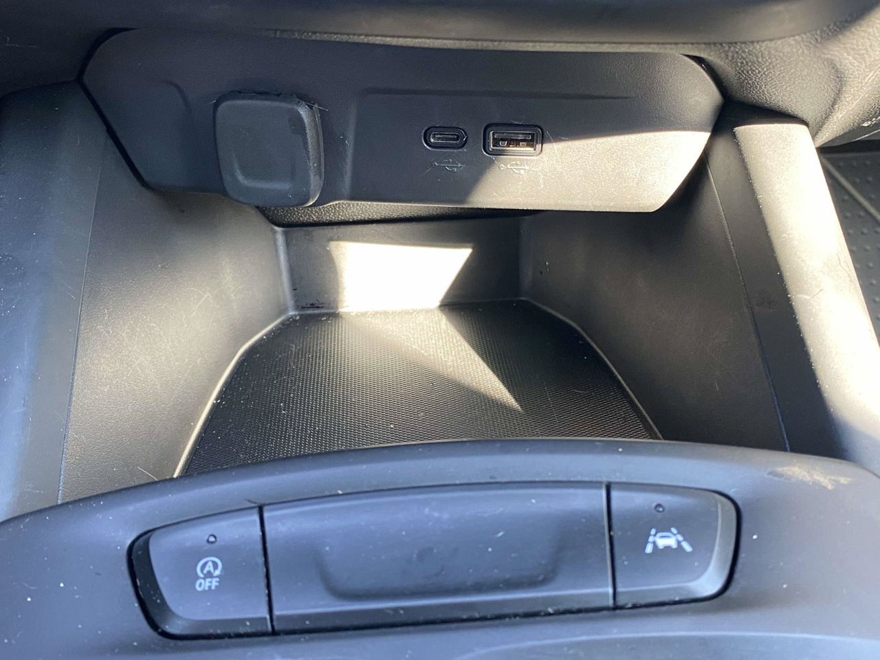 Used 2025 Chevrolet Trax RS w/ Sunroof Package FWD image 38