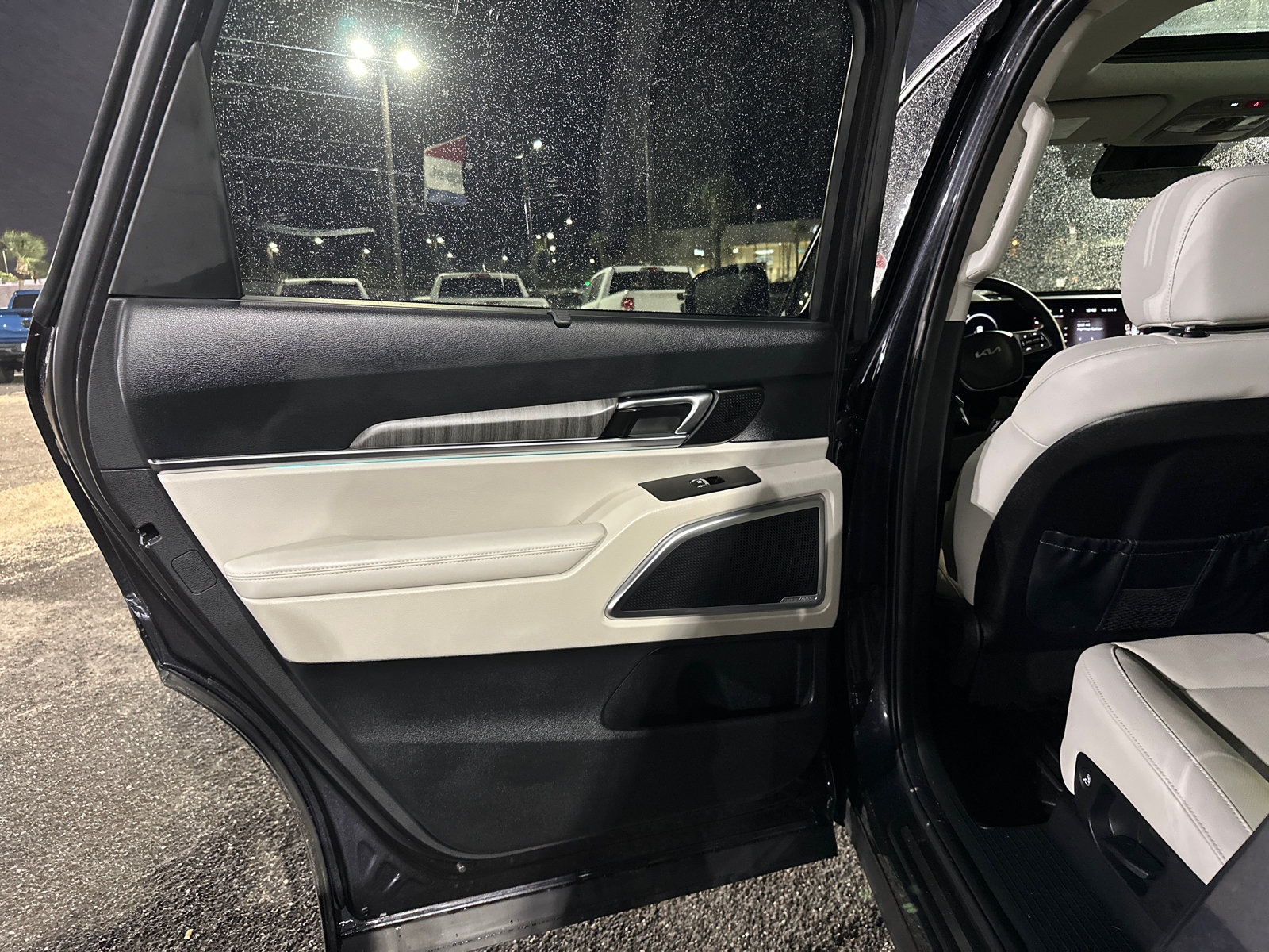 Used 2025 Kia Telluride SX FWD image 12