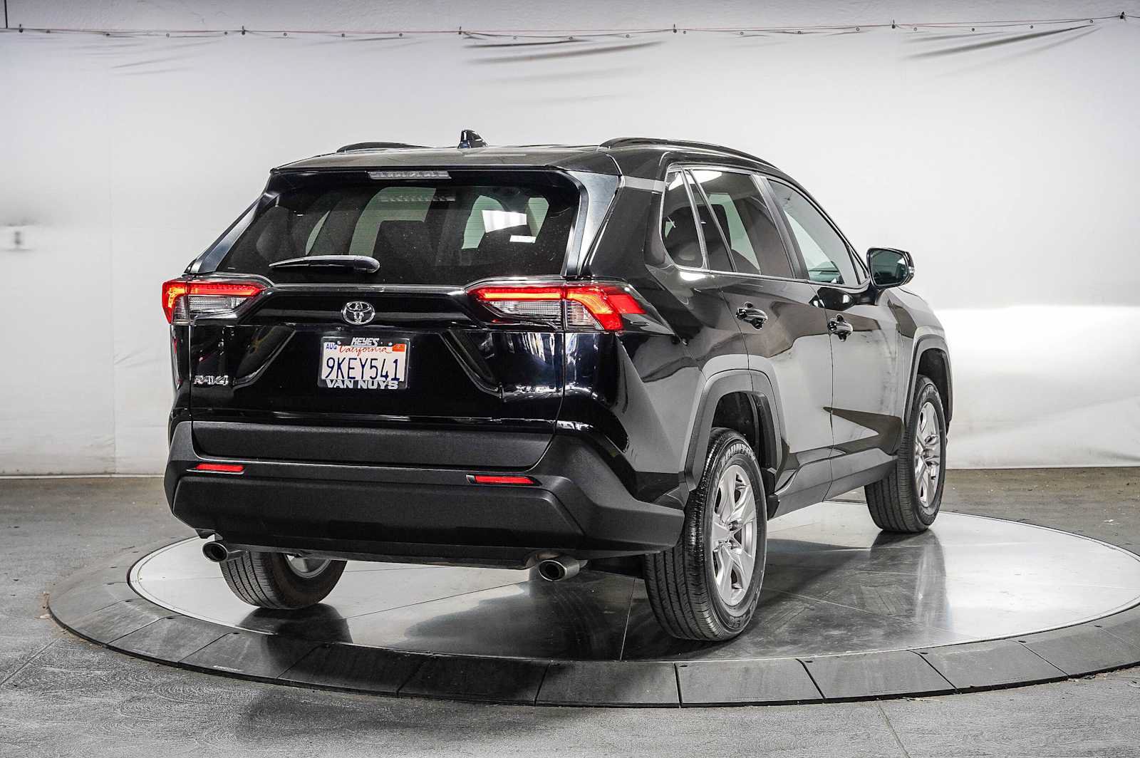 Certified 2023 Toyota RAV4 XLE w/ Convenience Package FWD image 4