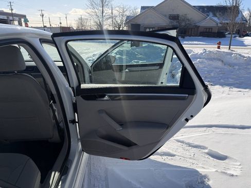 Used 2018 Volkswagen Passat 2.0T S image 30