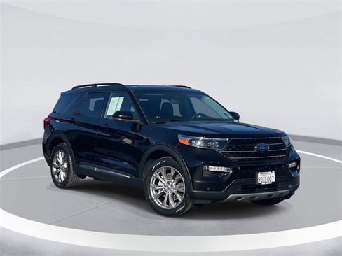 Certified 2022 Ford Explorer XLT w/ Equipment Group 202A image 1