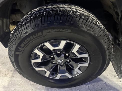 Used 2015 Toyota Tacoma PreRunner image 15