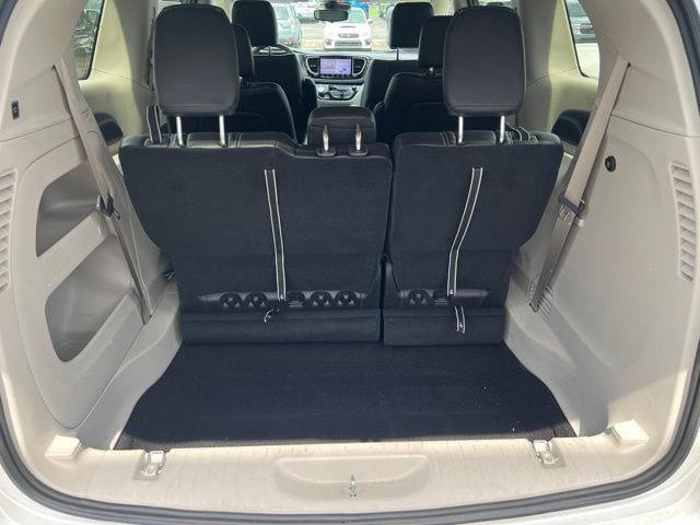 Used 2023 Chrysler Pacifica Touring-L AWD/4WD image 12