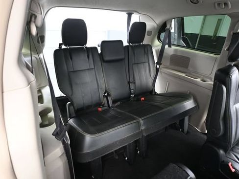 Used 2015 Chrysler Town & Country Touring FWD image 37