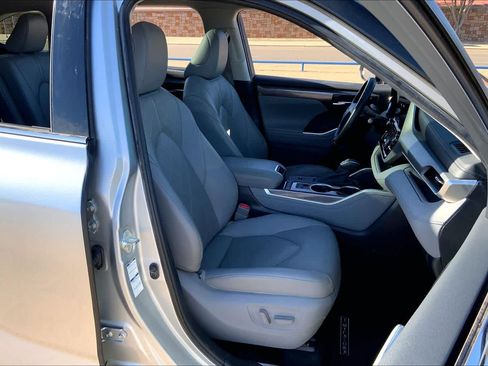 Used 2020 Toyota Highlander Platinum AWD/4WD image 21