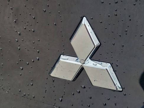 New 2026 Mitsubishi Outlander SE FWD image 9