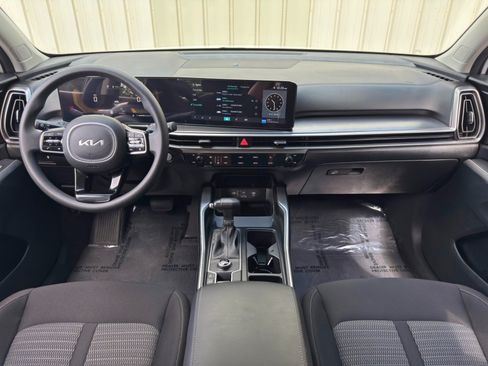 Used 2024 Kia Sorento LX FWD image 11