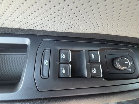 Used 2024 Volkswagen Atlas Peak Edition SEL AWD/4WD image 30