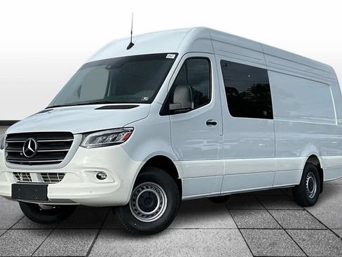 Used 2024 Mercedes-Benz Sprinter 2500 image 2