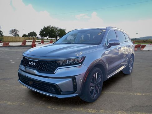 Certified 2023 Kia Sorento EX AWD/4WD image 5