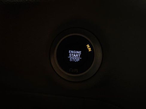 Used 2024 Chrysler Pacifica Touring-L FWD image 18