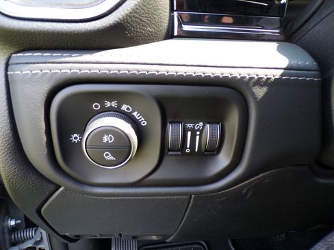 New 2026 RAM 2500 Limited AWD/4WD image 18