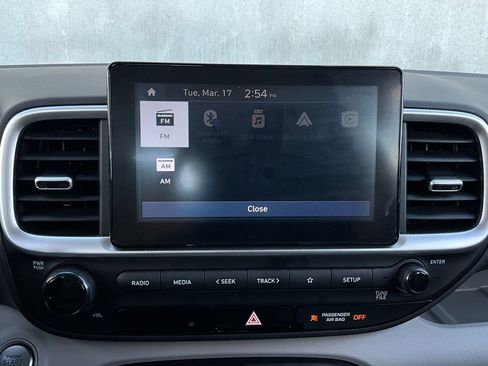 Used 2025 Hyundai Venue SEL image 31