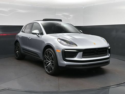 Used 2023 Porsche Macan AWD/4WD image 9