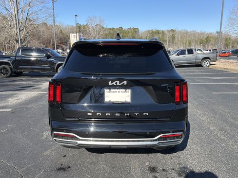 Used 2022 Kia Sorento EX w/ Panoramic Sunroof Package image 6