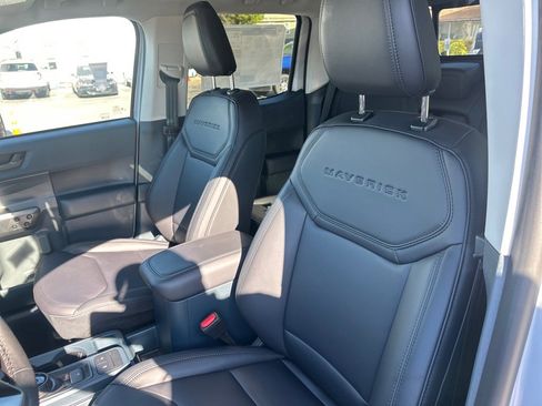 New 2025 Ford Maverick Lariat w/ Black Appearance Package image 12