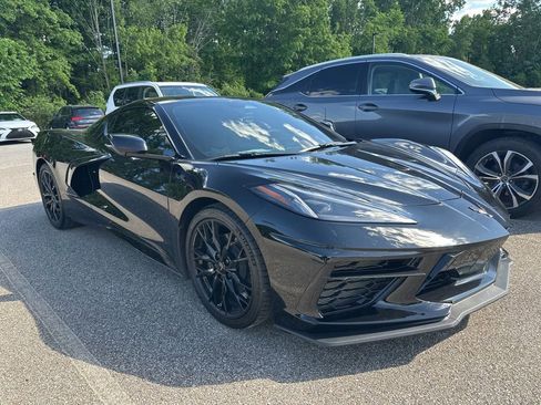 Used 2025 Chevrolet Corvette Stingray Coupe w/ 1LT RWD image 2