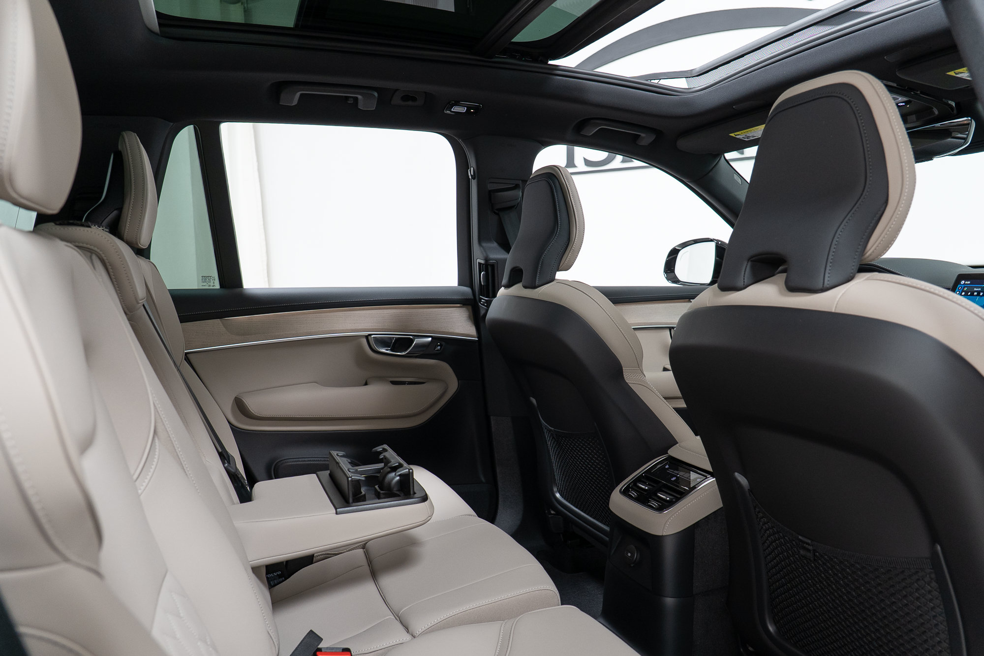 New 2026 Volvo XC90 T8 Plus w/ Protection Package AWD/4WD image 23