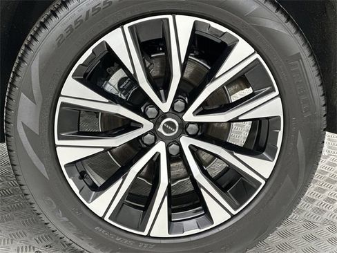 Certified 2023 Volvo XC60 B5 Plus w/ Climate Package image 10