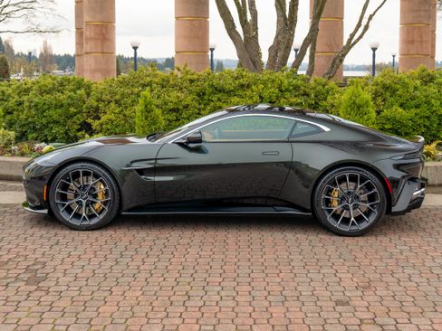 Used 2025 Aston Martin V8 Vantage Coupe image 32