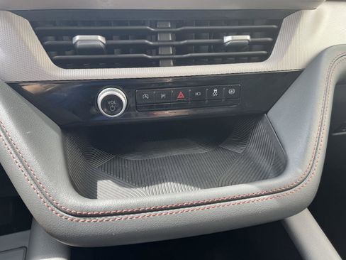 Used 2025 Ford Explorer Active w/ Active Comfort Package AWD/4WD image 25
