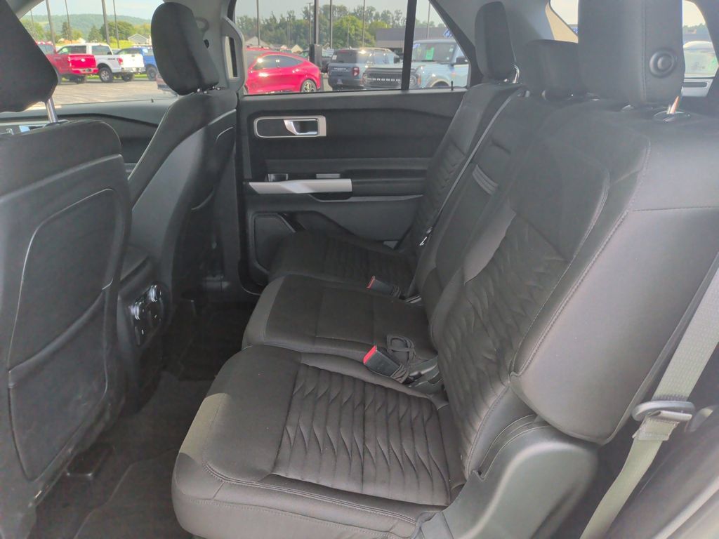 Used 2020 Ford Explorer XLT w/ Comfort Package AWD/4WD image 6