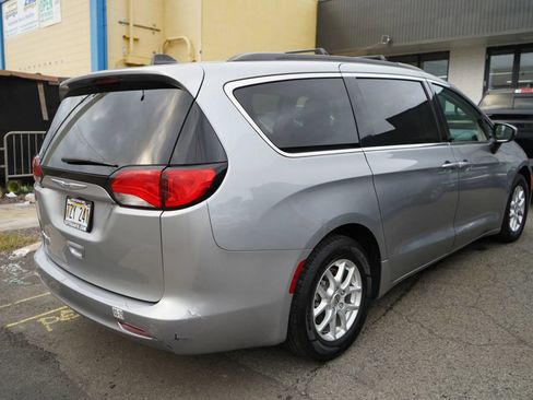 Used 2021 Chrysler Voyager Lxi FWD image 4