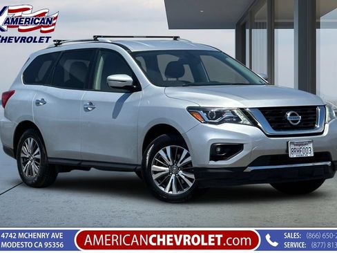 Used 2019 Nissan Pathfinder SV FWD image 1