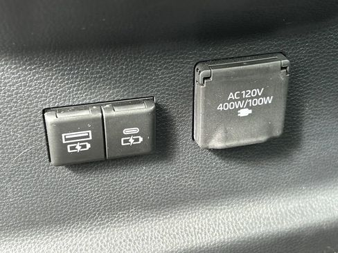 Used 2024 Toyota Tundra Limited image 24