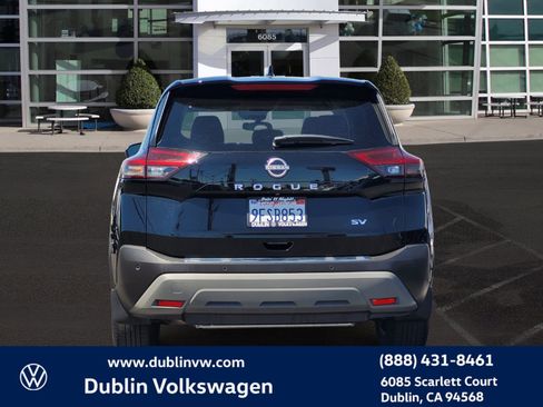 Used 2023 Nissan Rogue SV image 5