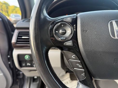 Used 2017 Honda Accord Touring image 18