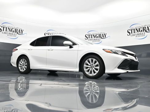 Used 2020 Toyota Camry LE image 17