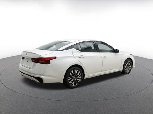 Used 2025 Nissan Altima 2.5 SV FWD image 9