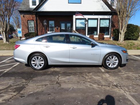 Used 2019 Chevrolet Malibu LT w/ Driver Confidence Package II image 9