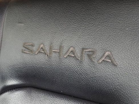 Used 2019 Jeep Wrangler Unlimited Sahara AWD/4WD image 10