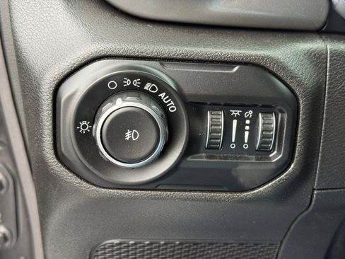 Used 2019 Jeep Wrangler Unlimited Sahara w/ Safety Group image 34