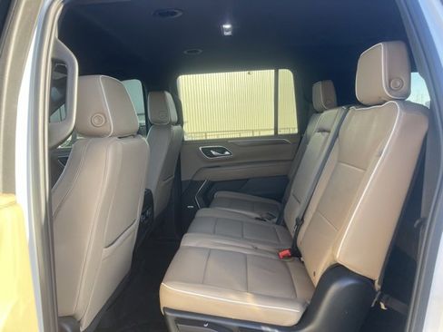 Used 2024 Chevrolet Suburban Premier image 18