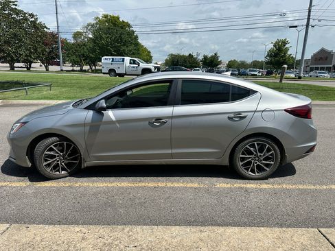 Used 2020 Hyundai Elantra Limited w/ Winter Weather Package FWD image 5